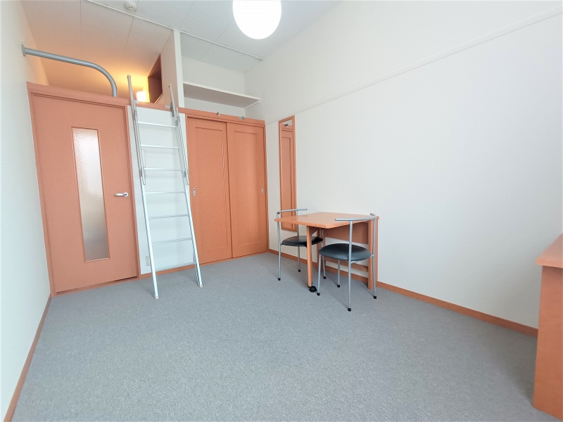 レオパレスフラワリー ベッドルーム