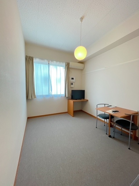 レオパレス苦楽園 リビング