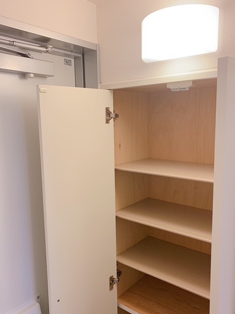 レオパレスアーク 玄関