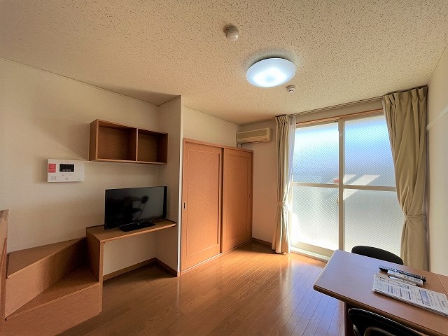 レオパレスメルツェⅡ リビング