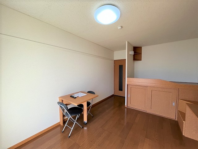 レオパレスメルツェⅡ ベッドルーム