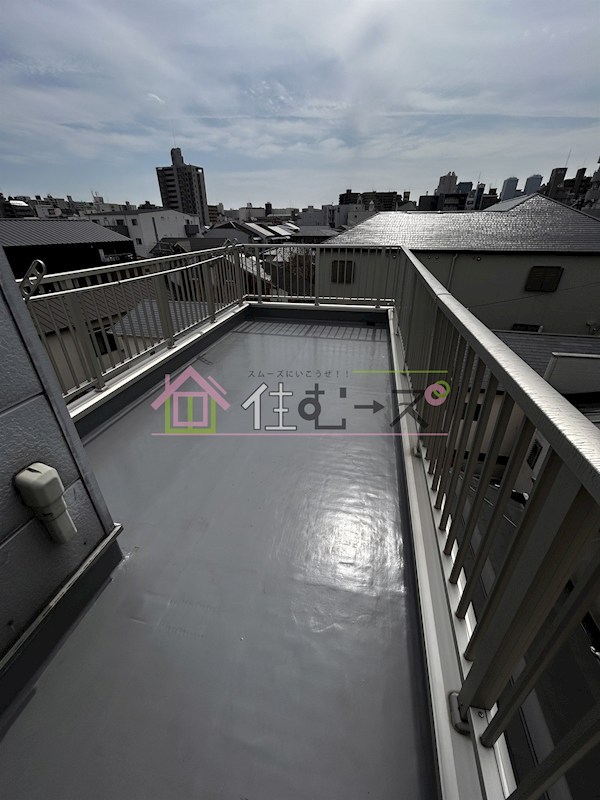 大阪市城東区野江　中古戸建 ベランダ