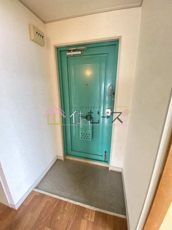 プレジール中野 玄関