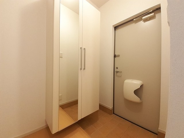 アウローラ八尾 玄関