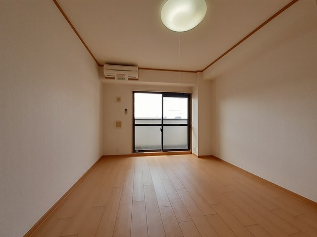 シャン・ド・フルール岸和田 リビング