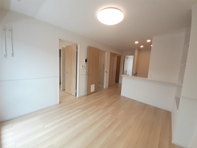 ソレアード・ニシキⅢ　Ａ リビング