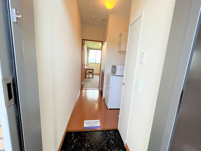 レオパレス悠 玄関