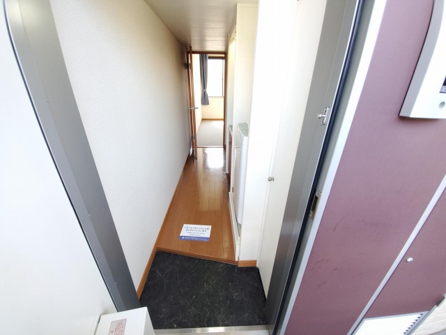 レオパレスイクセン２ 玄関