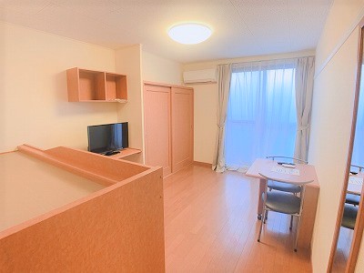 レオパレスコンフォート安倉 リビング