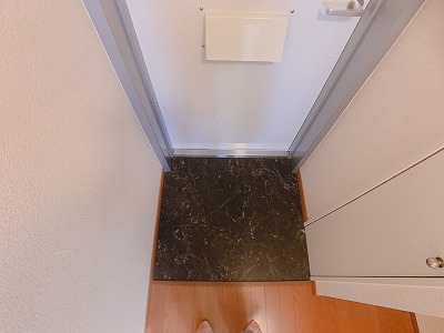 レオパレスコンフォート安倉 玄関