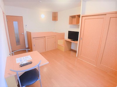 レオパレスコンフォート安倉 リビング