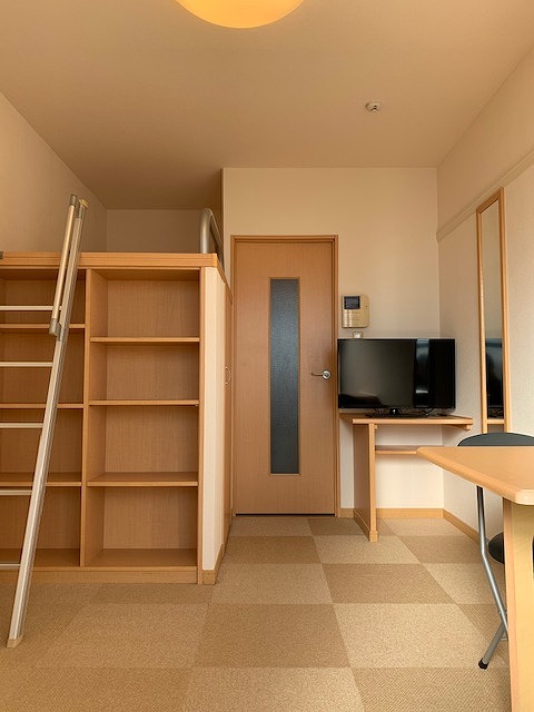 レオパレスドゥジェーム鳴尾 ベッドルーム