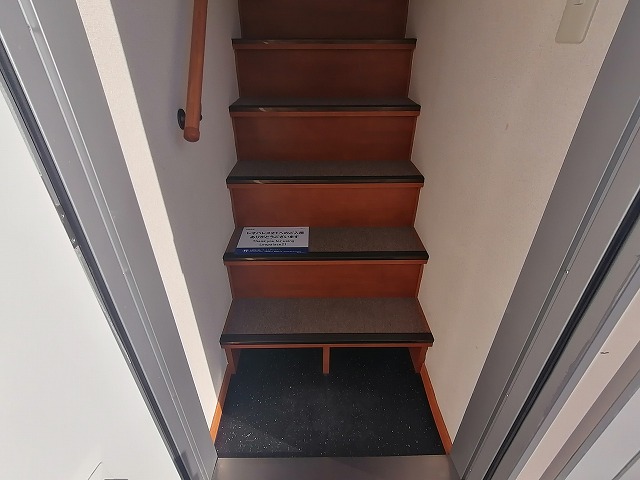 レオパレスグリーンアベニュー 玄関