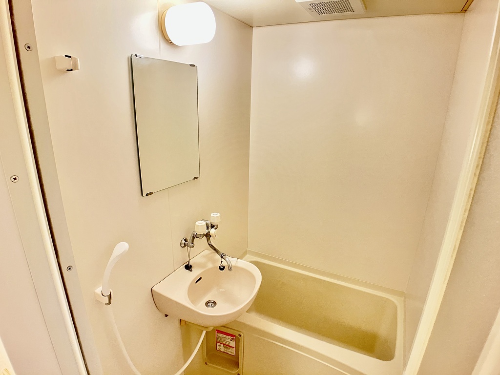 レオパレス花つるみ 風呂画像