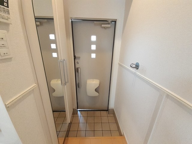 オーセンティック４ 玄関