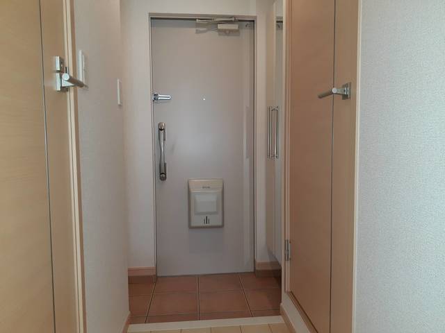 ラ・カーサ　西加賀屋 玄関