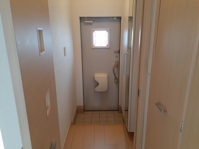 レジデンス　丸一 玄関