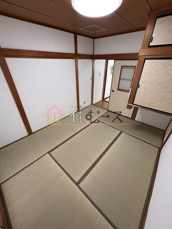 小林西2丁目車庫付テラス リビング