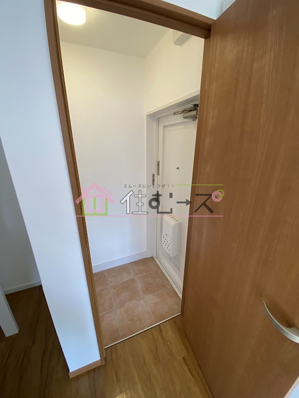 大宝　谷六ロイヤルハイツ 玄関