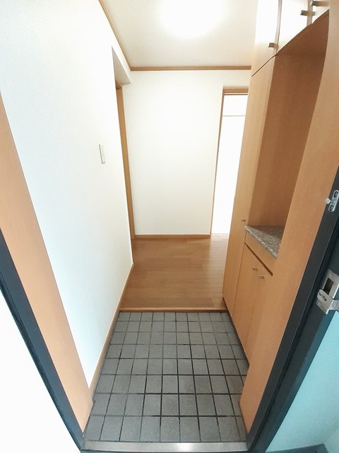 フォレスタフィウ－メ 玄関