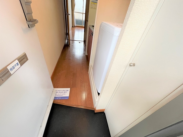 レオパレスメルツェ 玄関