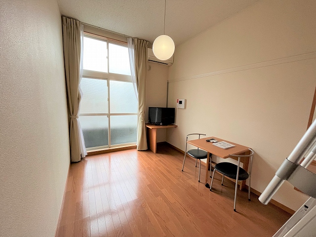 レオパレスメルツェ リビング