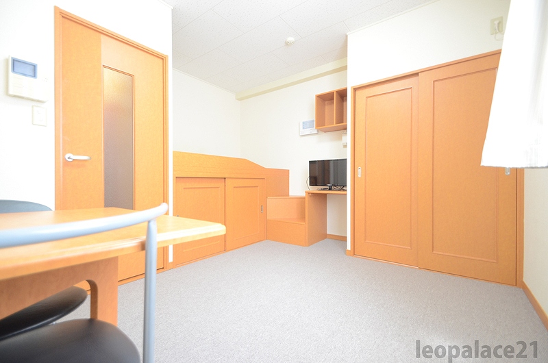 レオパレスラ・フォーレⅢ リビング