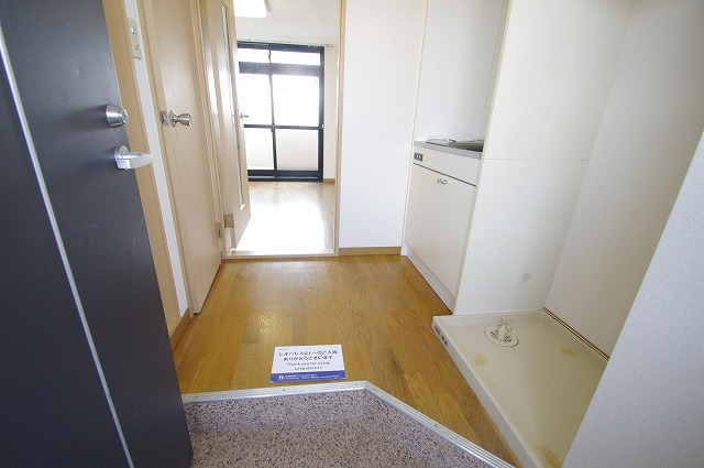 レオパレスサニーヒル 玄関