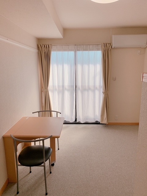 レオパレスグリーンアンバー リビング