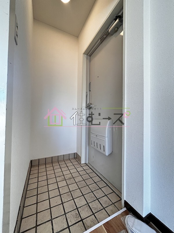 ロイヤルヤマト岸里 玄関