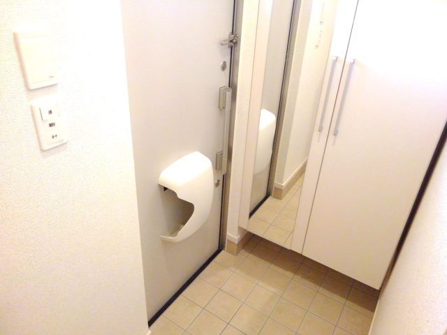 パインルーツⅢ 玄関