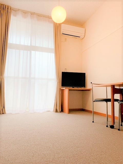 レオパレスＺｅｐｈｙｒ リビング