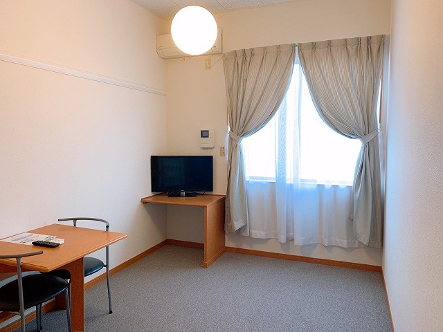 レオパレスＴａｋａｒａｚｕｋａ リビング