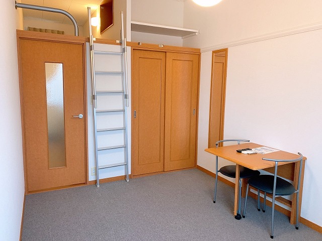 レオパレスＴａｋａｒａｚｕｋａ ベッドルーム