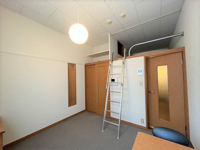 レオパレスサカグチ ベッドルーム