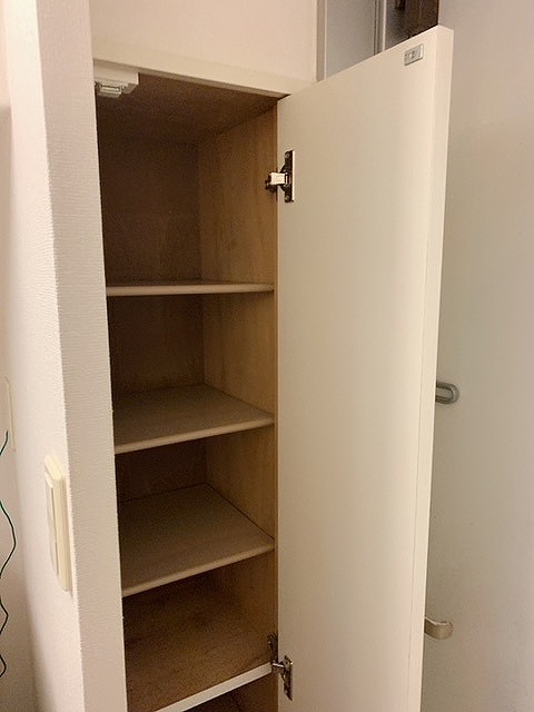 レオパレスユバ 玄関