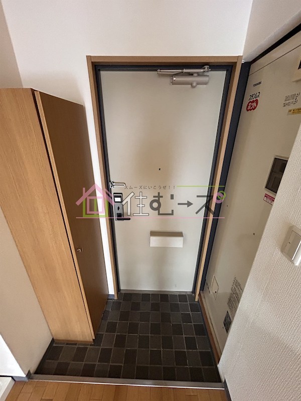 ボンジュール九条南 玄関