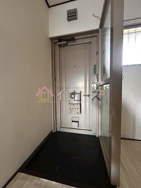 マンションエイタツ 玄関