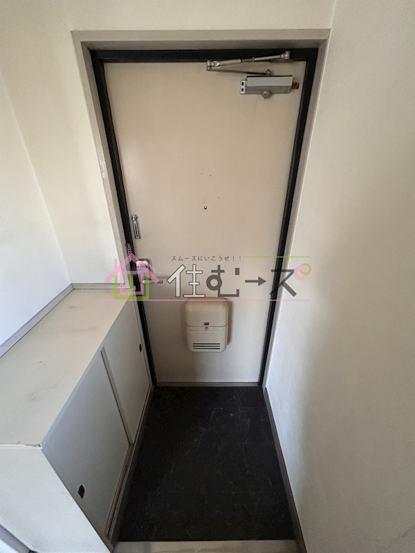 グローバルやすい 玄関