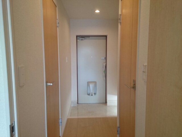 ラ　ヴィ　カルム 玄関