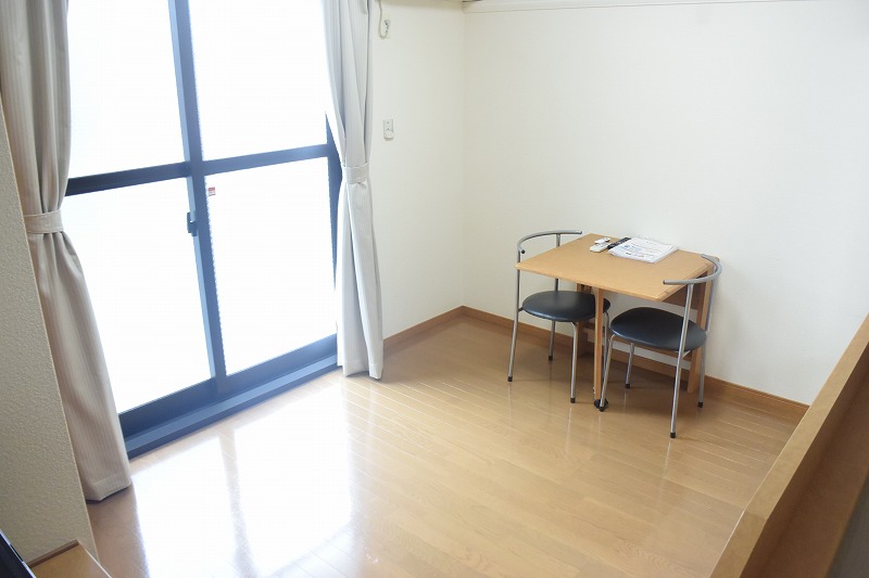 レオパレスＩＭＡＧＯⅢ リビング