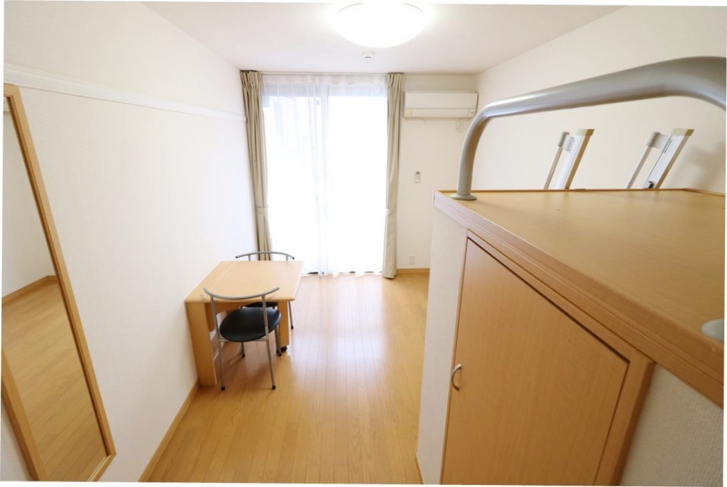 レオパレスグランドゥール ベッドルーム