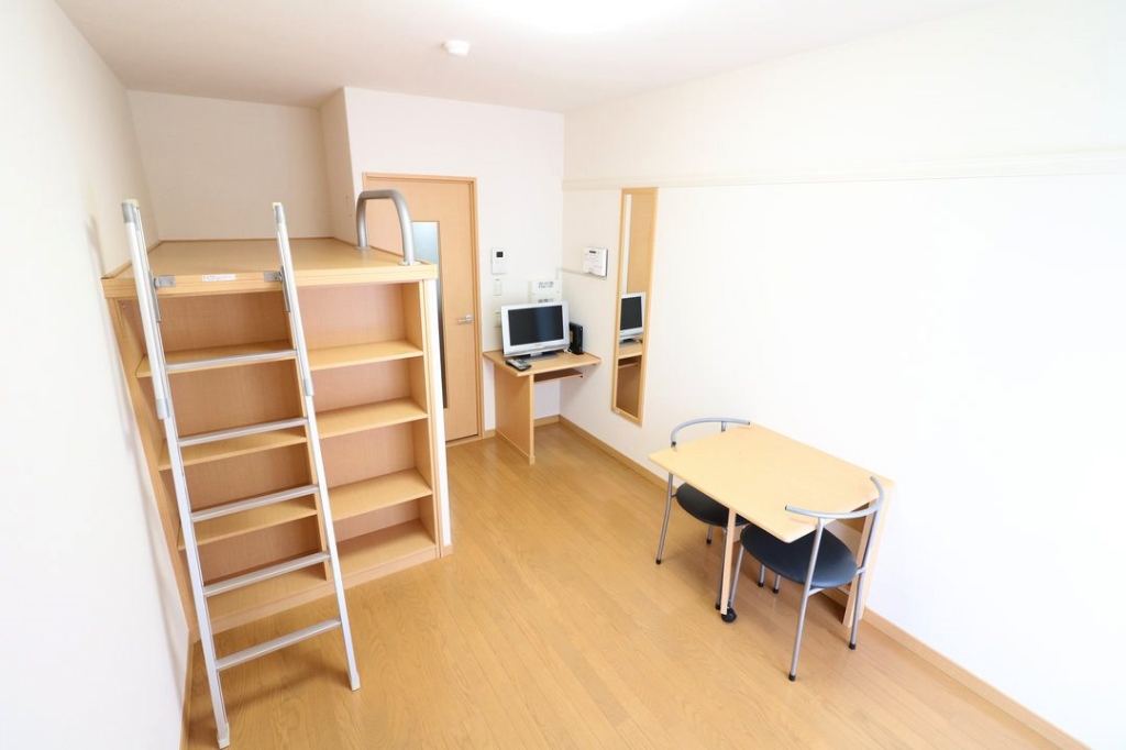 レオパレスグランドゥール リビング