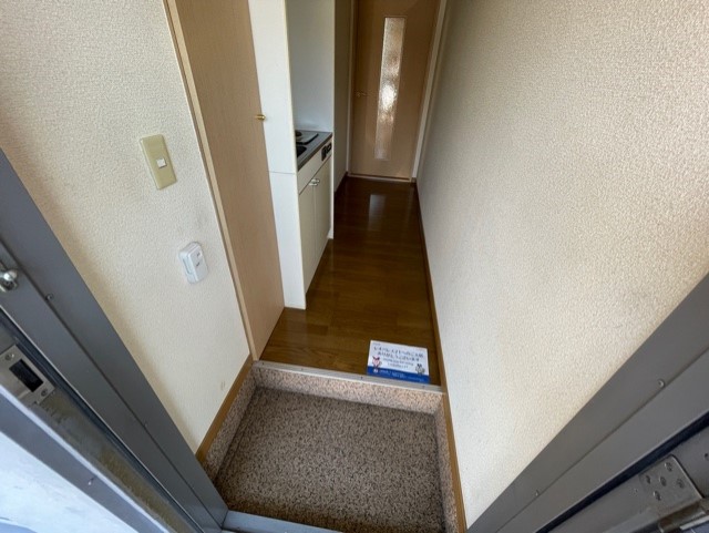 レオパレスフェリス 玄関