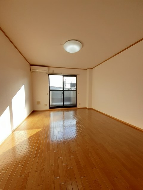 メゾン　ベルクール リビング