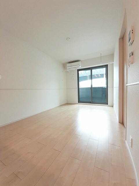 モデルヌ　ユイット リビング