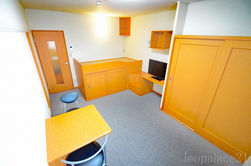 レオパレスプラム リビング