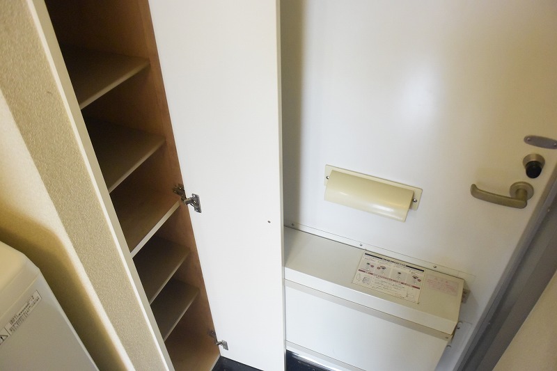 レオパレス箕面 玄関