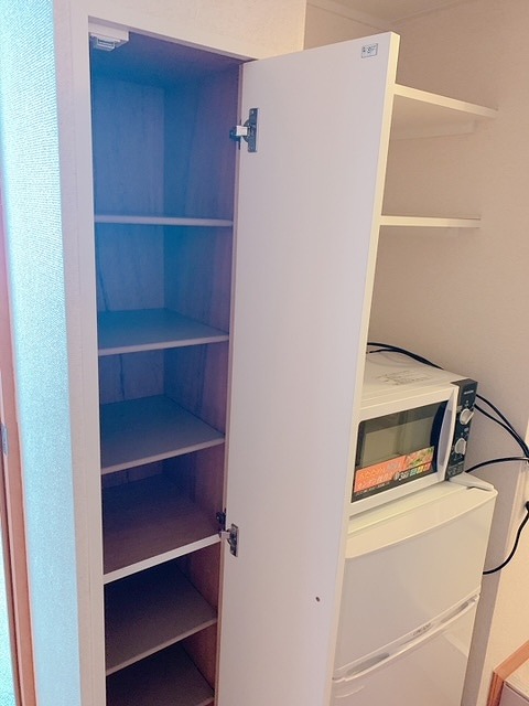 レオパレスリバー２８ 玄関