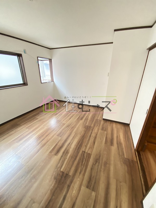 車庫付き　3F建て貸家 リビング